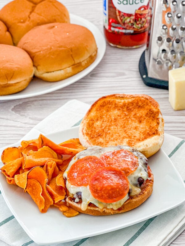 Grilled pizza burgers