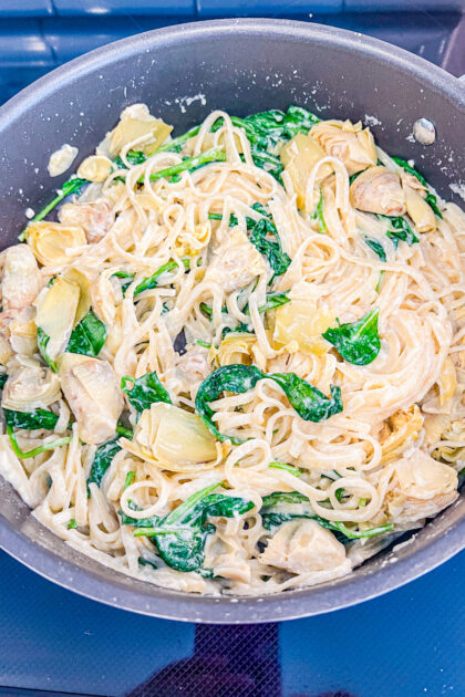 preparation of on dish creamy spinach artichoke pasta