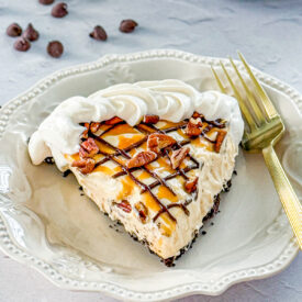 turtle pie with oreo crust