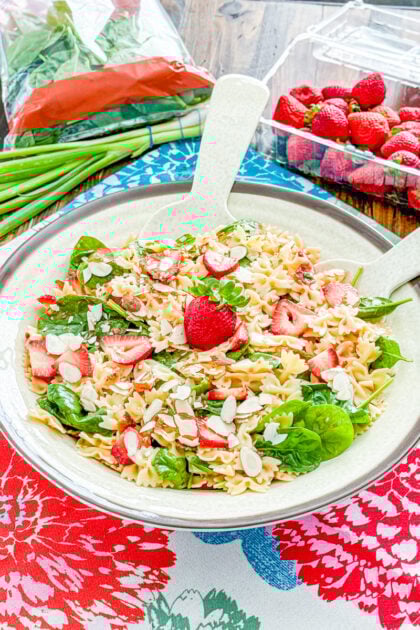 pasta strawberry salad