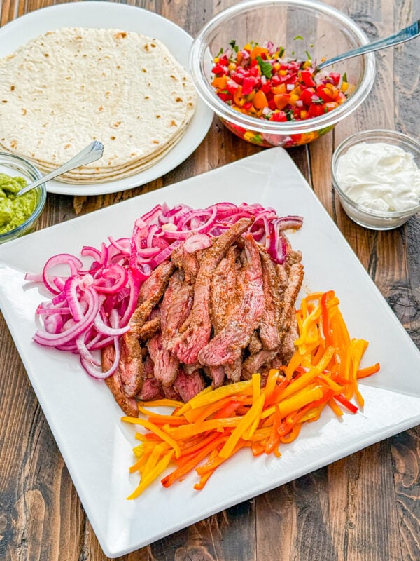 sheet pan steak fajitas