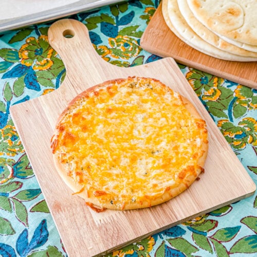 Cheesy garlic pita bread baked with garlic butter and melted cheese.
