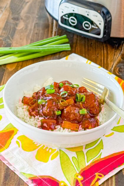 Slow cooker Hawaiian meatballs with pineapple in sweet barbecue sauce