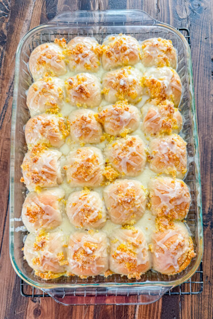 Easter breakfast orange pull-aparts with glaze