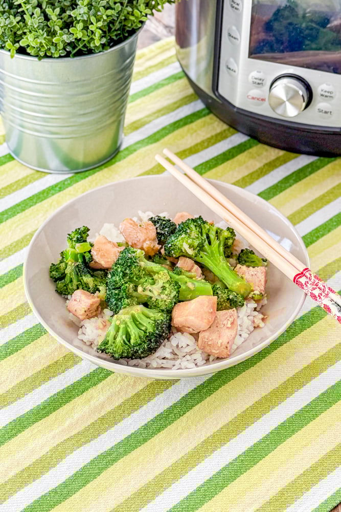 Instant Pot chicken and broccoli served over rice in a bowl