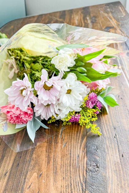 Clearance fresh flowers and greenery for small floral arrangements