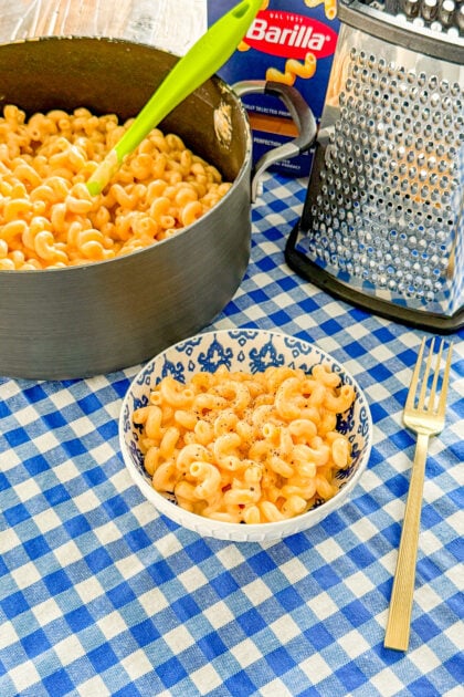 No roux stovetop mac and cheese in a bowl with creamy cheese sauce