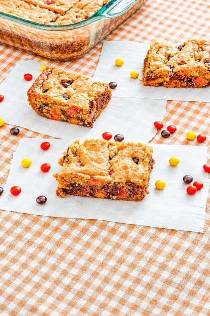 Halloween peanut butter blondies with orange, yellow, and brown Reese’s Pieces